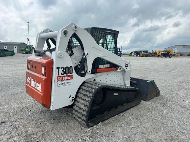Image of Bobcat T300 equipment image 4
