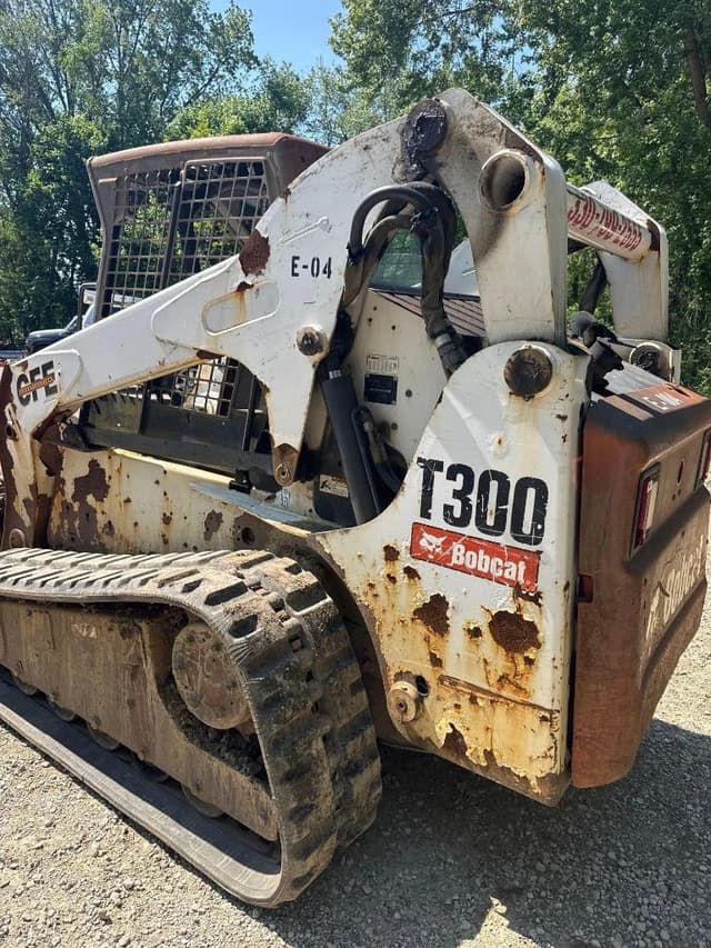 Image of Bobcat T300 equipment image 4