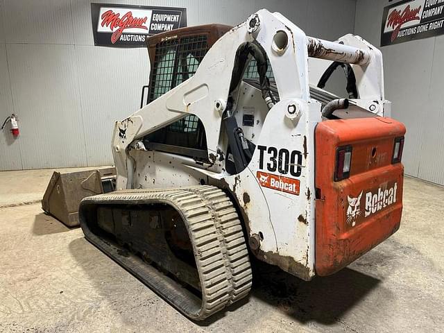 Image of Bobcat T300 equipment image 2