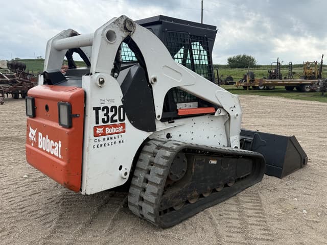 Image of Bobcat T320 equipment image 4