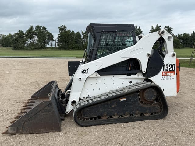 Image of Bobcat T320 equipment image 1