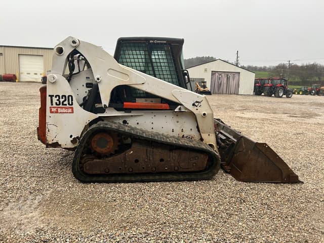 Image of Bobcat T320 equipment image 4