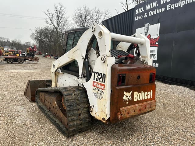 Image of Bobcat T320 equipment image 1