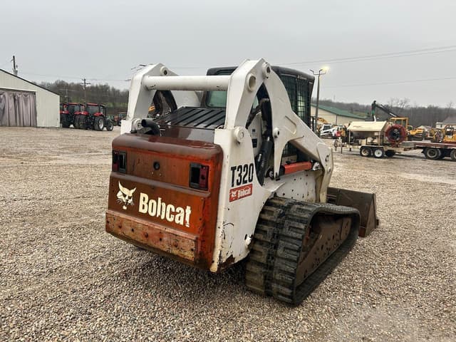 Image of Bobcat T320 equipment image 3