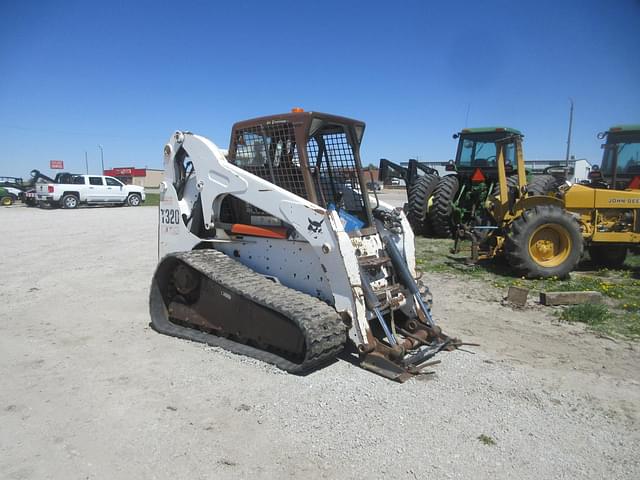 Image of Bobcat T320 equipment image 2