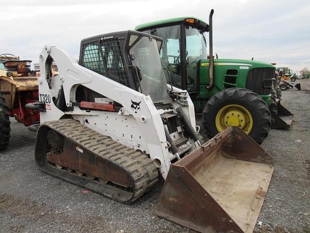 Image of Bobcat T320 equipment image 4