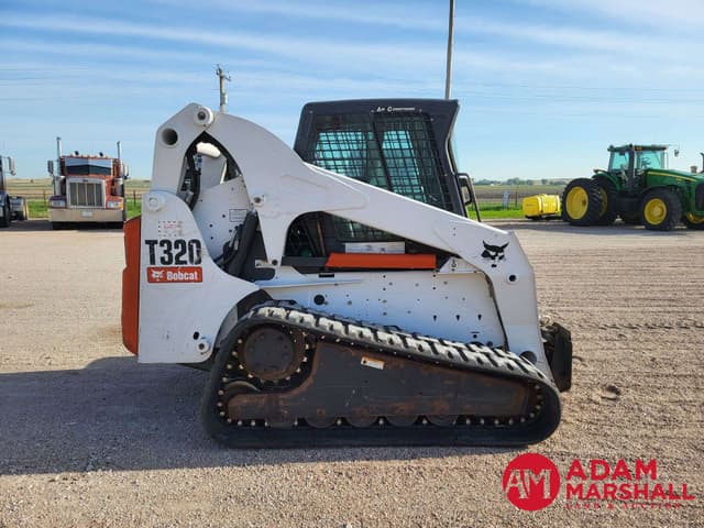 Image of Bobcat T320 equipment image 2