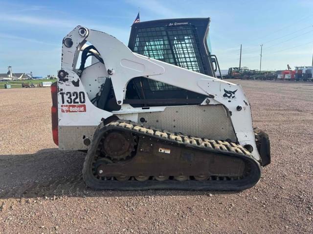 Image of Bobcat T320 equipment image 4