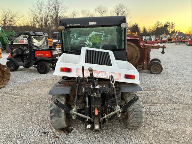 Image of Bobcat Toolcat 5610 equipment image 3