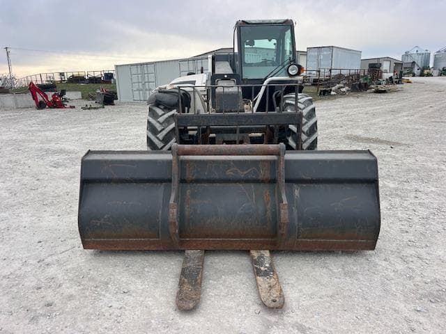 Image of Bobcat V723 equipment image 4