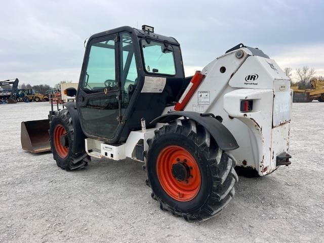 Image of Bobcat V723 equipment image 2