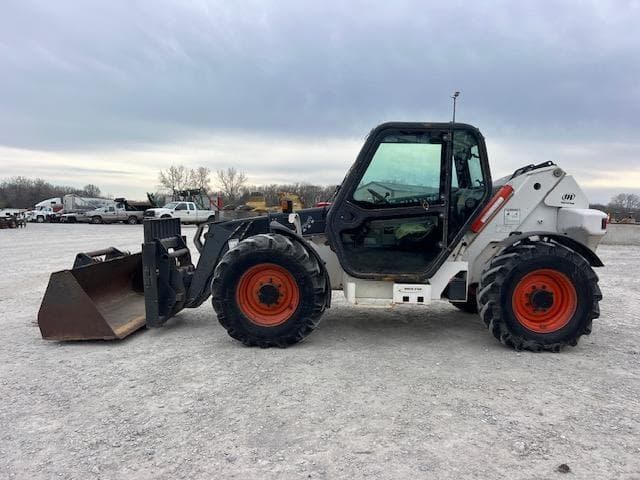 Image of Bobcat V723 equipment image 1
