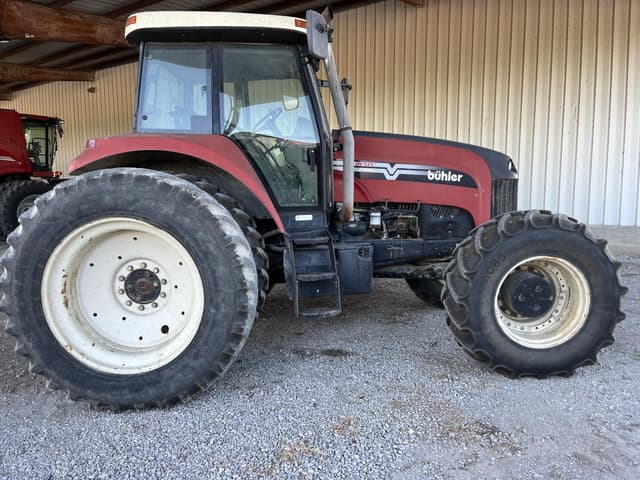 Image of Versatile 2145 equipment image 4