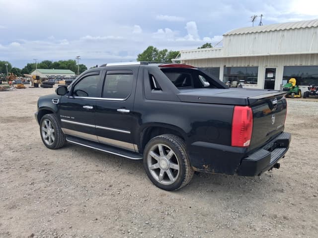 Image of Cadillac Escalade equipment image 3