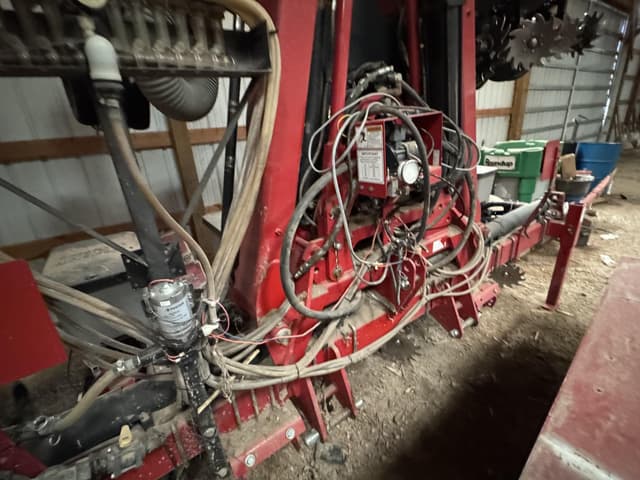 Image of Case IH 1230 equipment image 1