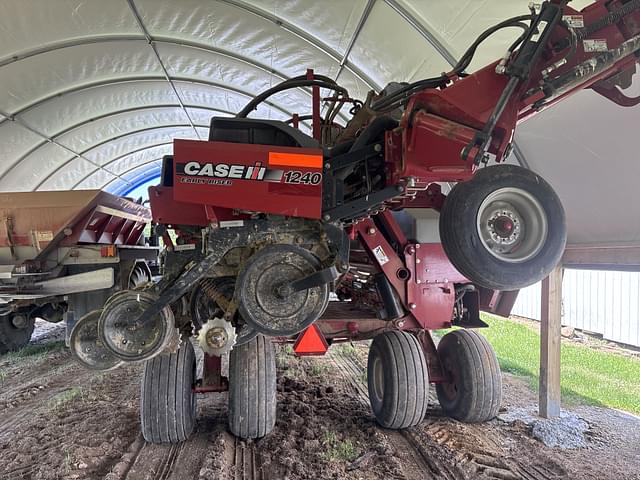 Image of Case IH 1240 equipment image 3
