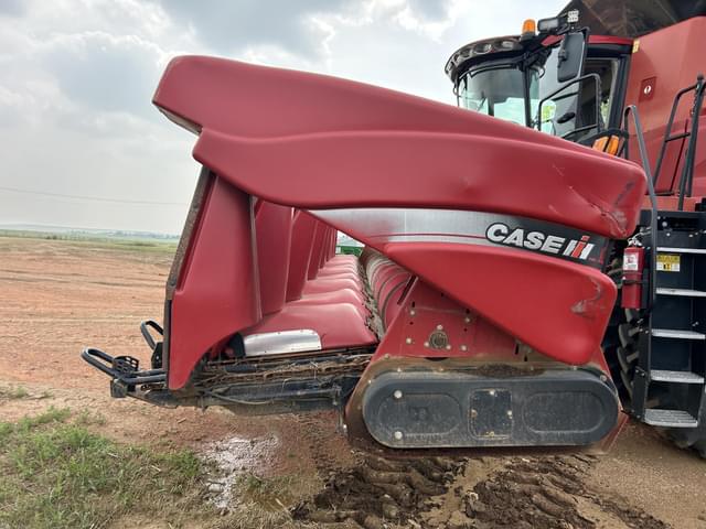 Image of Case IH 2412 equipment image 3