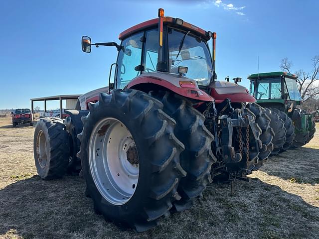 Image of Case IH Magnum 305 equipment image 3