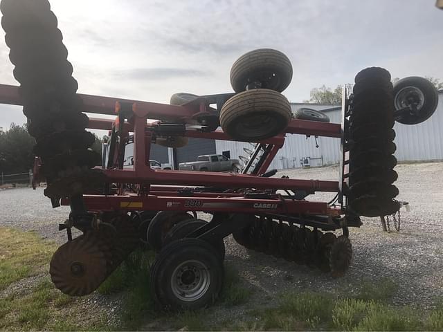 Image of Case IH 330 equipment image 1