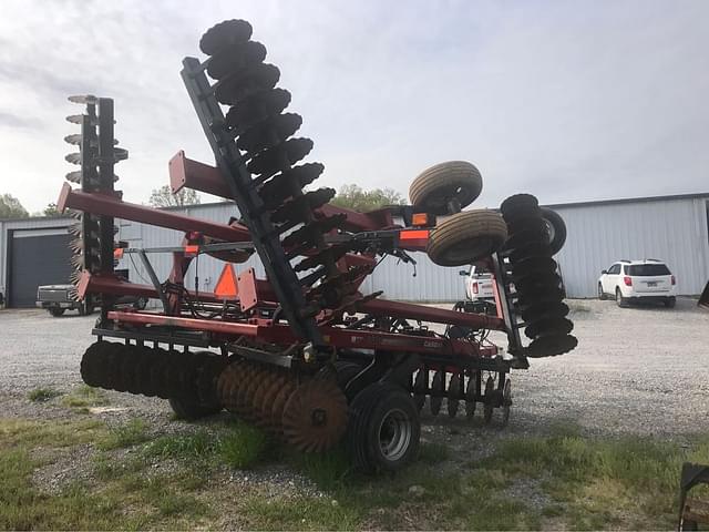 Image of Case IH 330 equipment image 2