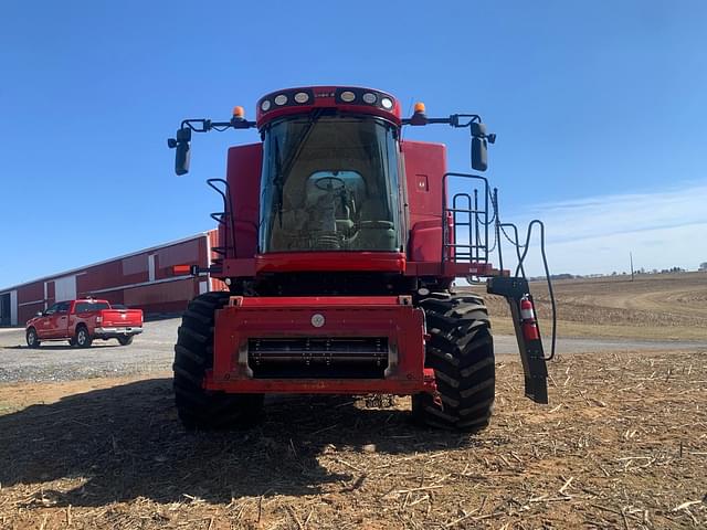 Image of Case IH 7010 equipment image 2