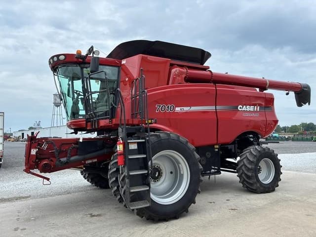 Image of Case IH 7010 equipment image 4