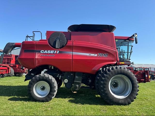 Image of Case IH 7010 equipment image 1