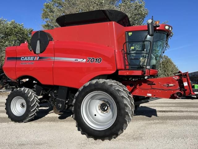 Image of Case IH 7010 equipment image 1