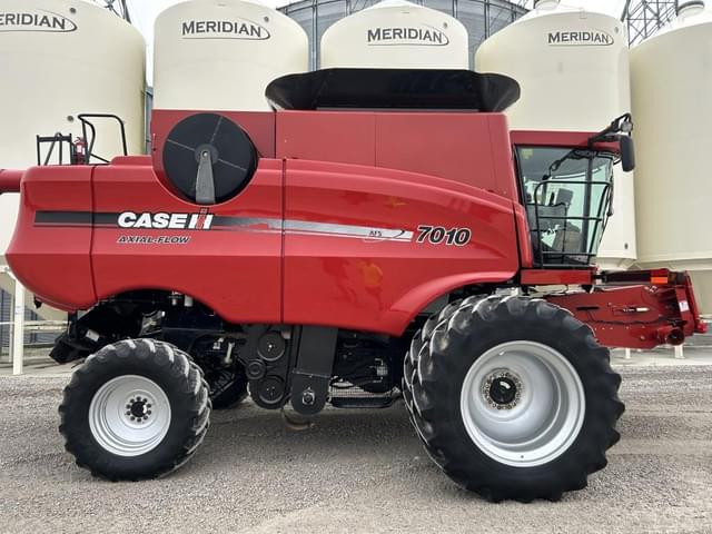 Image of Case IH 7010 equipment image 3