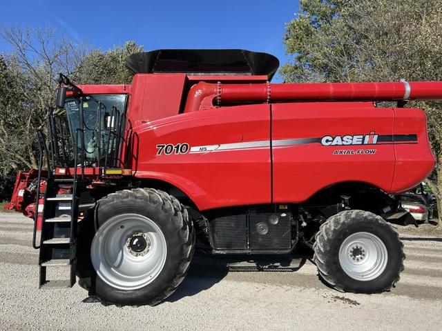 Image of Case IH 7010 equipment image 2