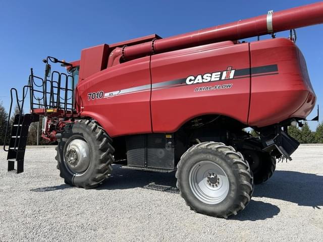 Image of Case IH 7010 equipment image 4