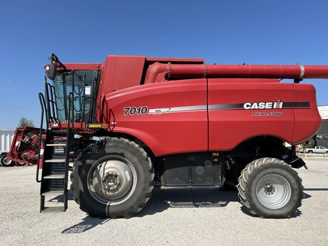 Image of Case IH 7010 equipment image 2