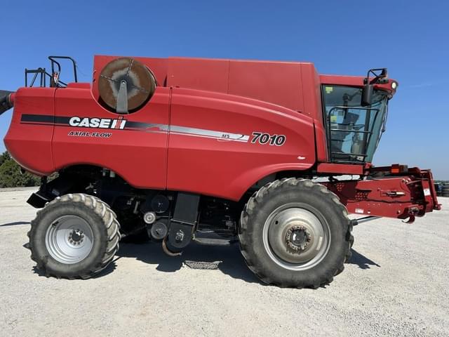 Image of Case IH 7010 equipment image 3