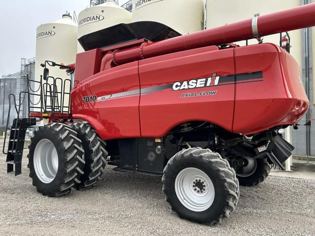 Image of Case IH 7010 equipment image 4