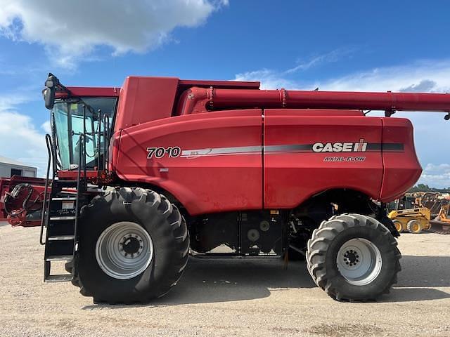 Image of Case IH 7010 equipment image 2