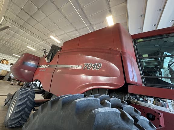Image of Case IH 7010 equipment image 1