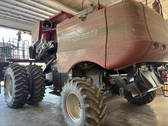 Image of Case IH 7010 equipment image 2