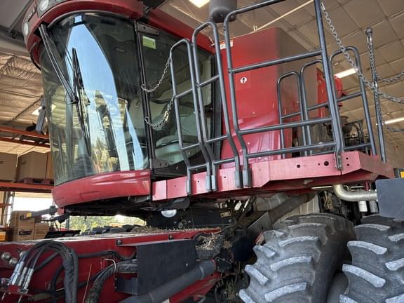 Image of Case IH 7010 equipment image 3
