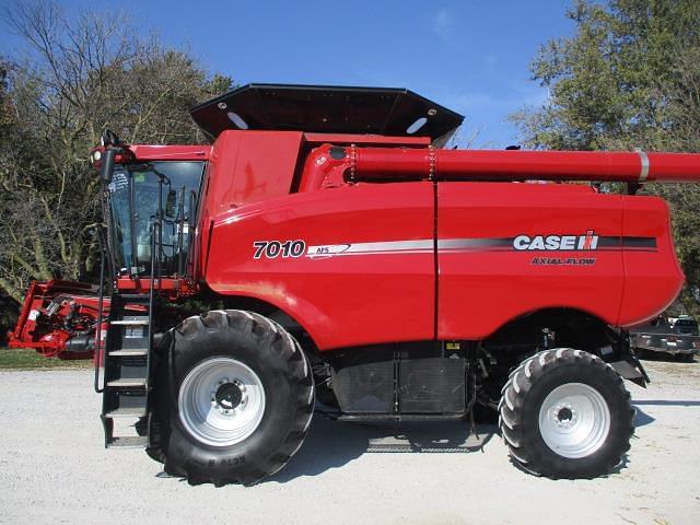 Image of Case IH 7010 equipment image 2