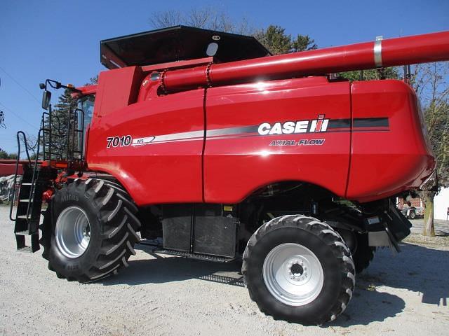 Image of Case IH 7010 equipment image 4