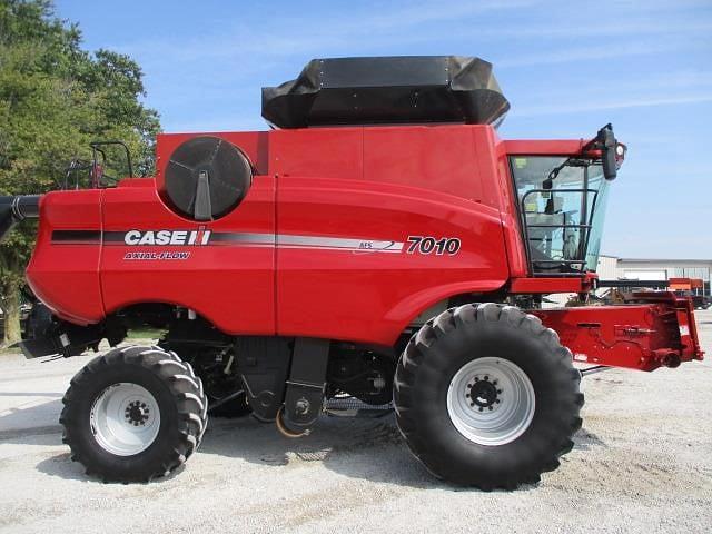 Image of Case IH 7010 equipment image 3