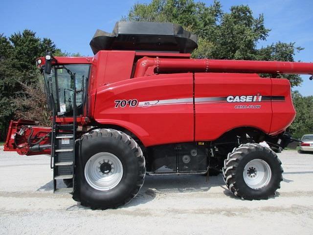 Image of Case IH 7010 equipment image 2