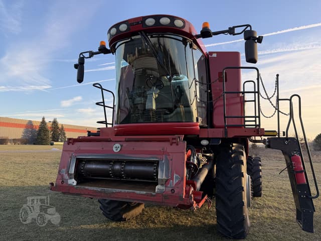 Image of Case IH 7010 equipment image 1