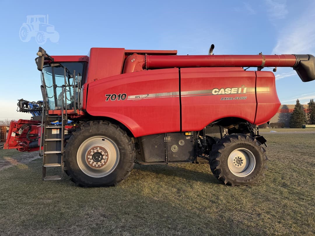 Image of Case IH 7010 Primary image