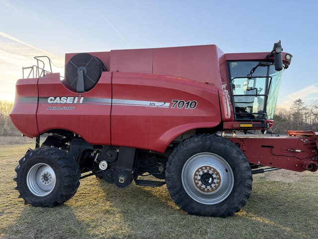 Image of Case IH 7010 equipment image 2