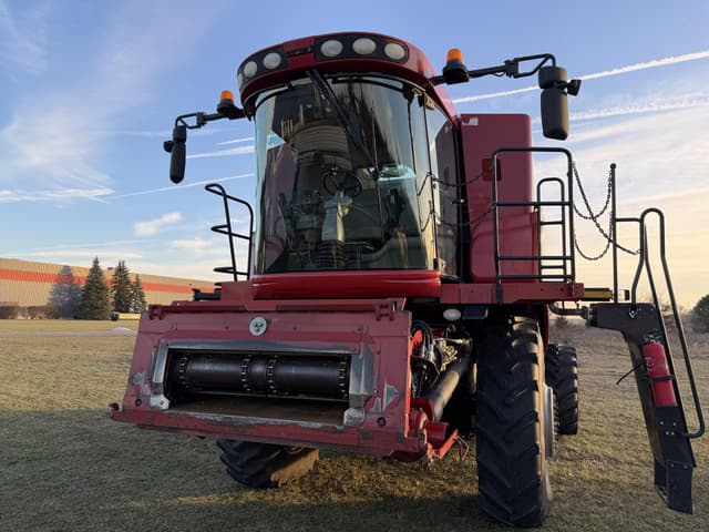 Image of Case IH 7010 equipment image 1