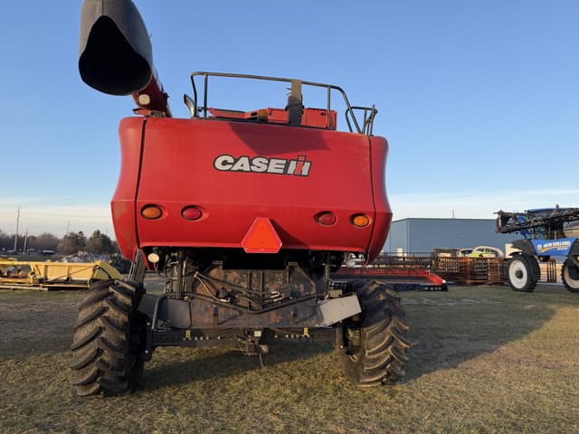 Image of Case IH 7010 equipment image 4