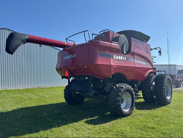 Image of Case IH 7010 equipment image 2