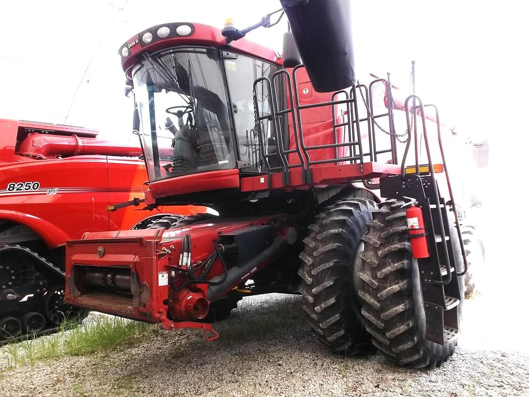 Image of Case IH 7010 Primary image