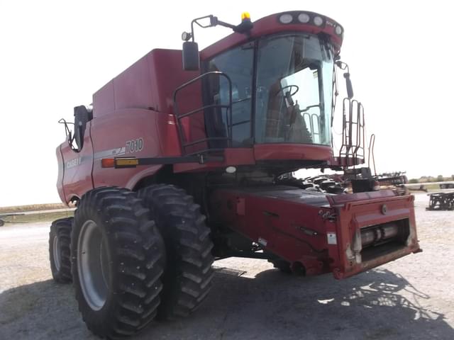 Image of Case IH 7010 equipment image 4